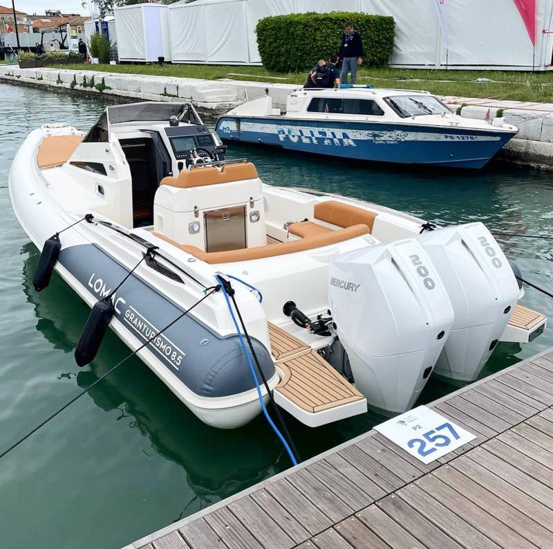 NOUVEAU SEMI-RIGIDE CABINE LOMAC GRANTURISMO 8.5