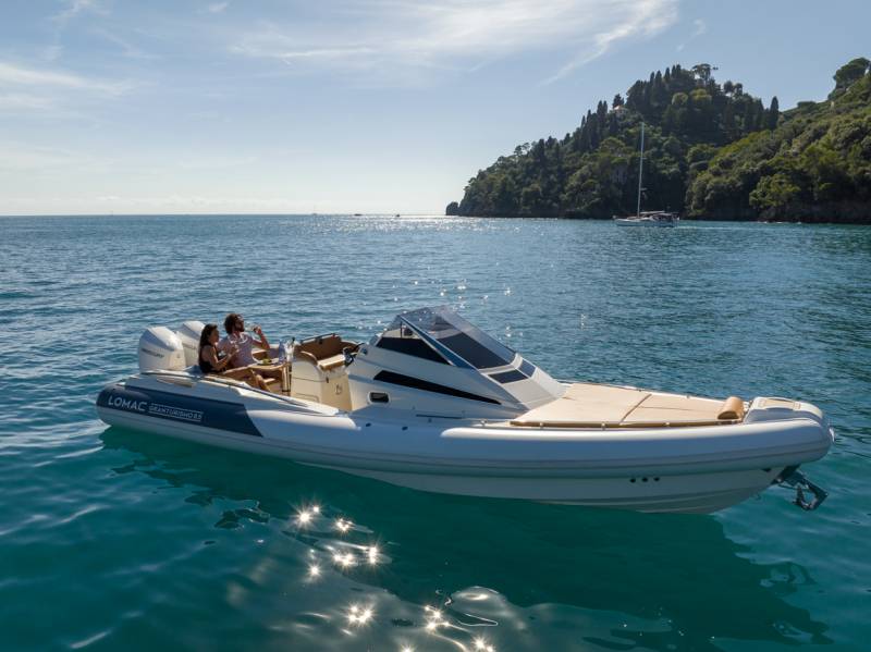 NOUVEAU SEMI-RIGIDE CABINE LOMAC GRANTURISMO 8.5