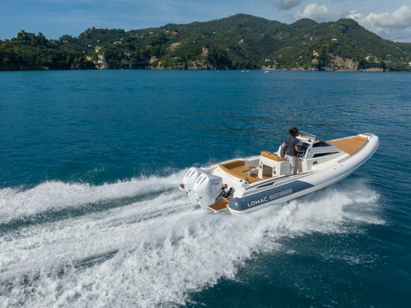 NOUVEAU SEMI-RIGIDE CABINE LOMAC GRANTURISMO 8.5