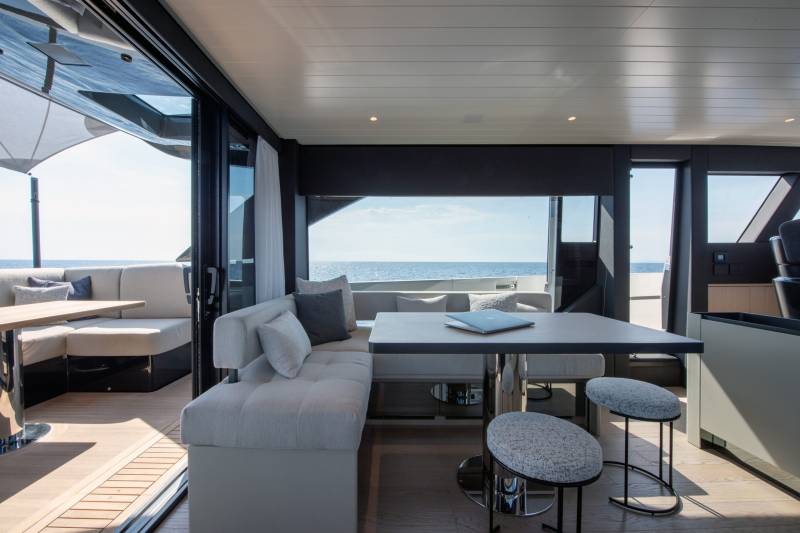 Salon Bluegame BGX63 Servaux Yachting Saint-Tropez