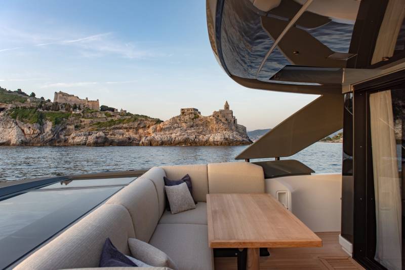 Salon extérieur Bluegame BGX63 Servaux Yachting Saint-Tropez