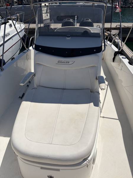 BOSTON WHALER 270 DAUNTLESS + 2 MOTEUR MERCURY F225 VERADO DISPONIBLE A MARSEILLE L'ESTAQUE