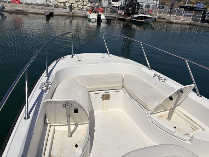 BOSTON WHALER 270 DAUNTLESS + 2 MOTEUR MERCURY F225 VERADO DISPONIBLE A MARSEILLE L'ESTAQUE