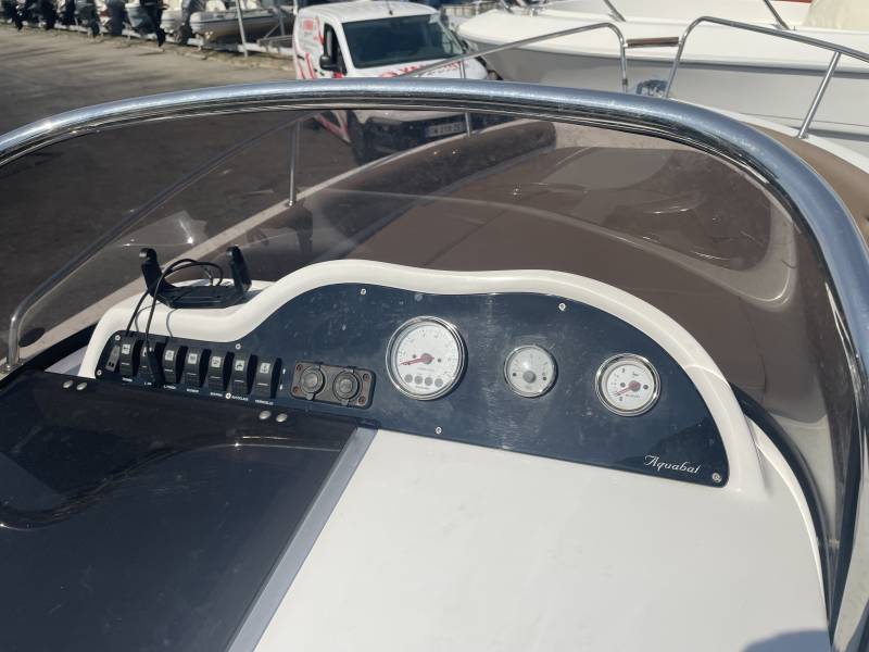 AQUABAT SPORT LINE 21 + MOTEUR SUZUKI DF 140 ATL DISPONIBLE SERVAUX MARSEILLE 