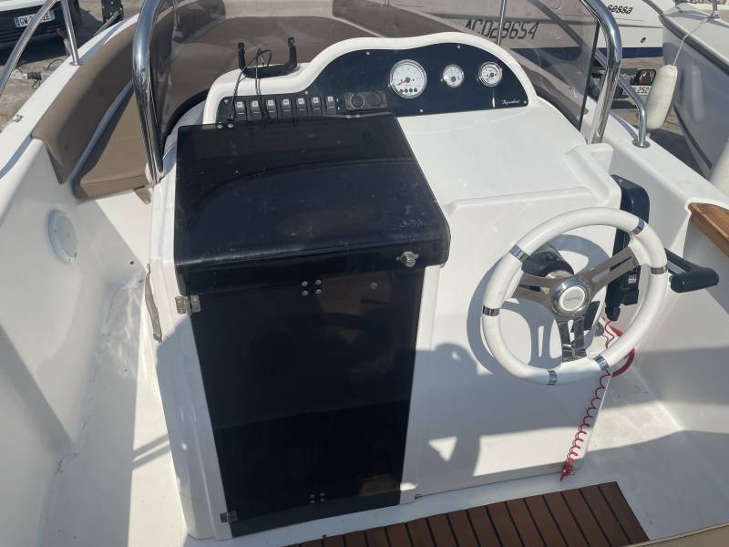 AQUABAT SPORT LINE 21 + MOTEUR SUZUKI DF 140 ATL DISPONIBLE SERVAUX MARSEILLE 