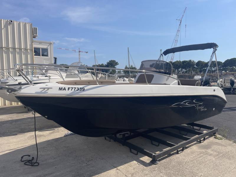 AQUABAT SPORT LINE 21 + MOTEUR SUZUKI DF 140 ATL DISPONIBLE SERVAUX MARSEILLE 