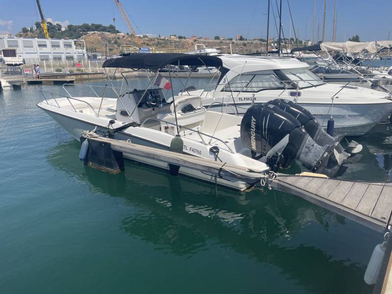 BOSTON WHALER 270 DAUNTLESS + 2 MOTEUR MERCURY F225 VERADO DISPONIBLE A MARSEILLE L'ESTAQUE