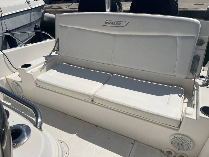 BOSTON WHALER 270 DAUNTLESS + 2 MOTEUR MERCURY F225 VERADO DISPONIBLE A MARSEILLE L'ESTAQUE