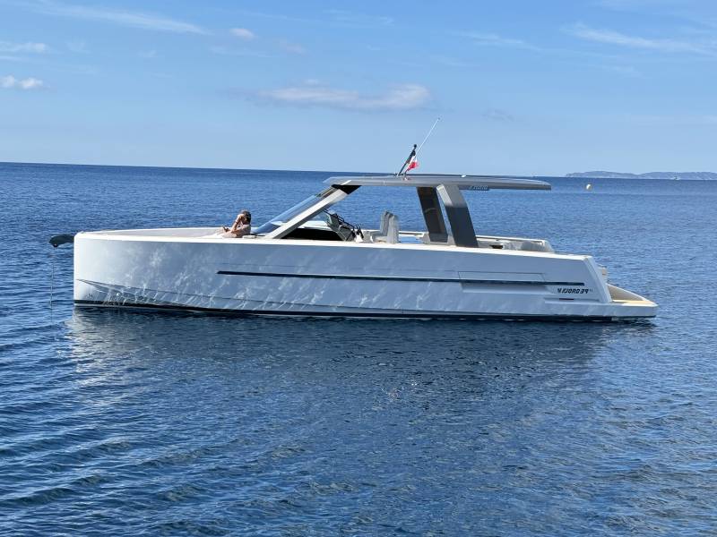 CHARTER LOCATION FJORD 39XL - SERVAUX YACHTING - SAINT TROPEZ