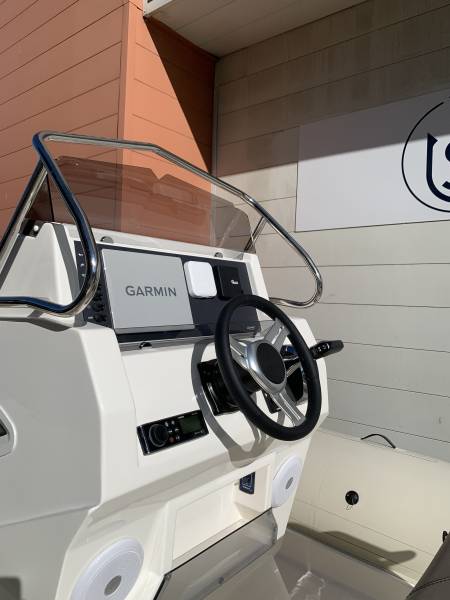 LOMAC 850 TURISMO + SUZUKI DF 300 APX SERVAUX YACHTING MARSEILLE