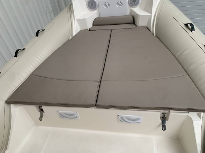 LOMAC 850 TURISMO + SUZUKI DF 300 APX SERVAUX YACHTING MARSEILLE