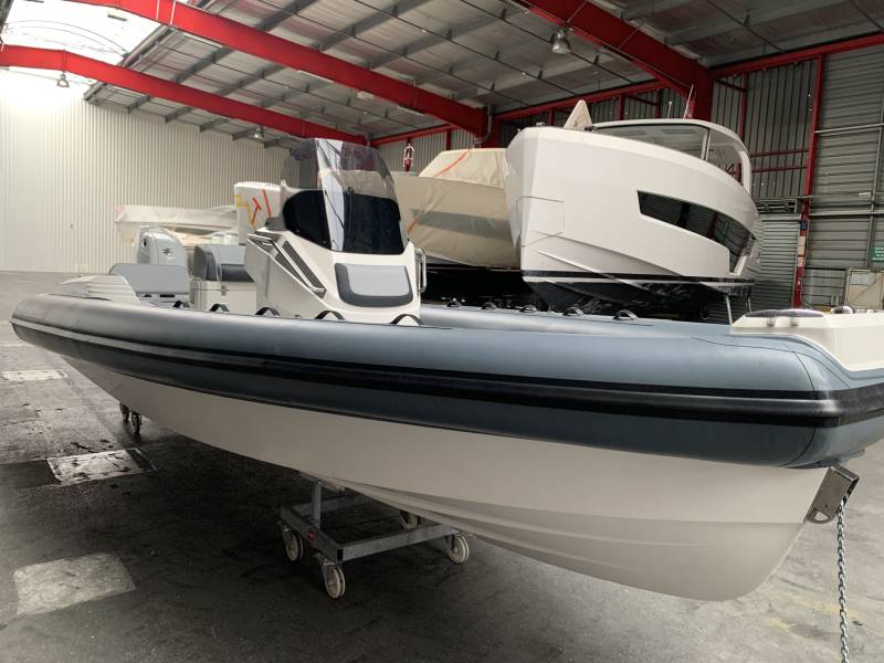LOMAC TURISMO 7 + MOTEUR SUZUKI DF200 APX SERVAUX YACHTING MARSEILLE