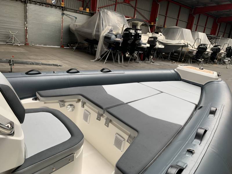 LOMAC TURISMO 7 + MOTEUR SUZUKI DF200 APX SERVAUX YACHTING MARSEILLE