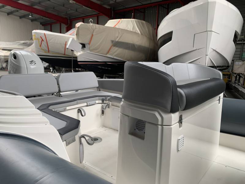 LOMAC TURISMO 7 + MOTEUR SUZUKI DF200 APX SERVAUX YACHTING MARSEILLE