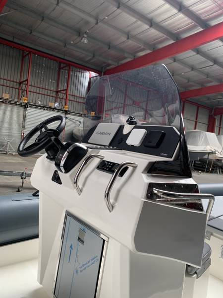 LOMAC TURISMO 7 + MOTEUR SUZUKI DF200 APX SERVAUX YACHTING MARSEILLE