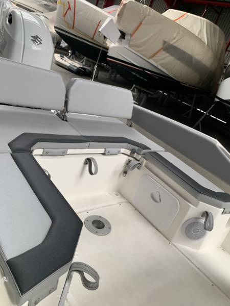 LOMAC TURISMO 7 + MOTEUR SUZUKI DF200 APX SERVAUX YACHTING MARSEILLE
