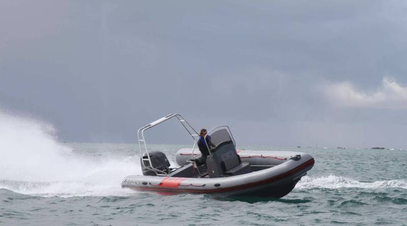 ZODIAC PRO 750 : Vente de semi-rigide professionnel à Marseille
