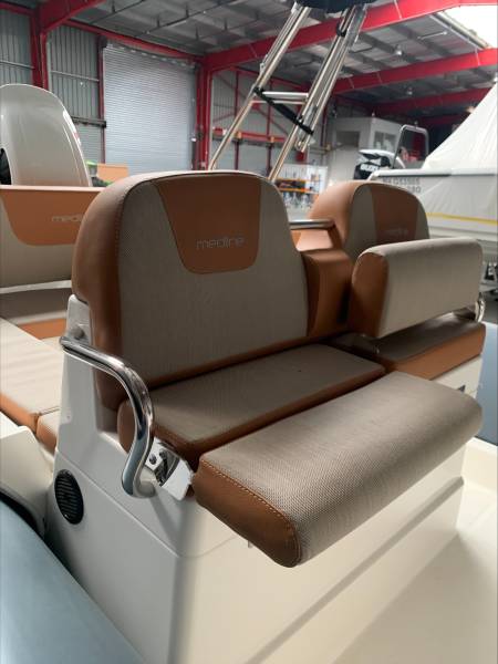 ZODIAC MEDLINE 6.8 + MOTEUR SUZUKI DF 200 APX SERVAUX YACHTING MARSEILLE