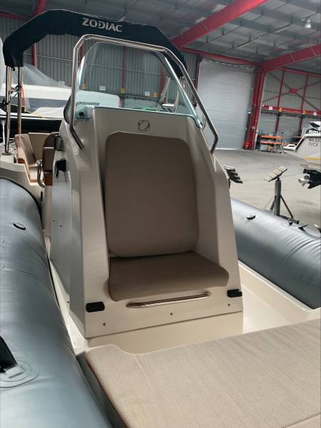 ZODIAC MEDLINE 6.8 + MOTEUR SUZUKI DF 200 APX SERVAUX YACHTING MARSEILLE