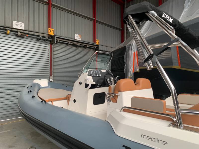 ZODIAC MEDLINE 6.8 + MOTEUR SUZUKI DF 200 APX SERVAUX YACHTING MARSEILLE