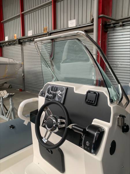 ZODIAC MEDLINE 6.8 + MOTEUR SUZUKI DF 200 APX SERVAUX YACHTING MARSEILLE